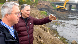Fernando Gray supervisó las obras de saneamiento en el río Matanza Riachuelo