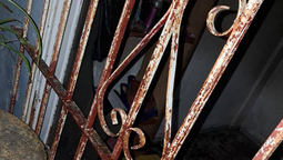 feroz incendio en una casa de el jagüel: intervencion de los bomberos