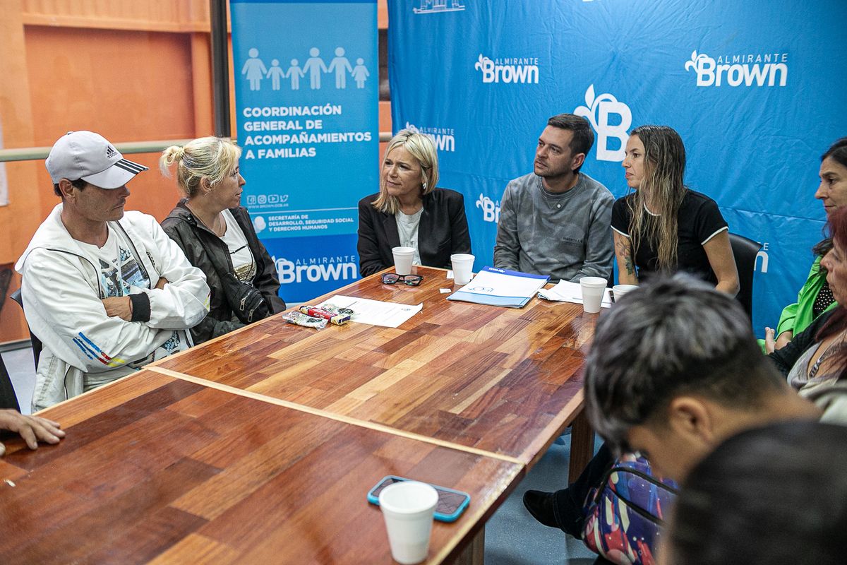 Estuvieron presentes funcionarios municipales de Almirante Brown.