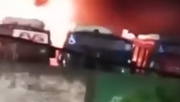 se prendieron fuego tres colectivos del la linea 266, que conecta lomas, lanus y quilmes