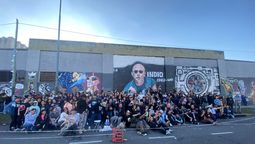 la historia detras del mural de 80 metros que homenajea al indio solari en llavallol: empezo en el grupo de whatsapp con los pibes del barrio