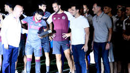 Julián Álvarez recibió una silbatina de la hinchada de Lanús en los festejos por la Copa Sudamericana