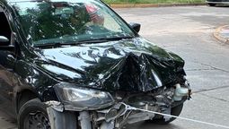 monte grande: un auto choco en la esquina del concejo deliberante